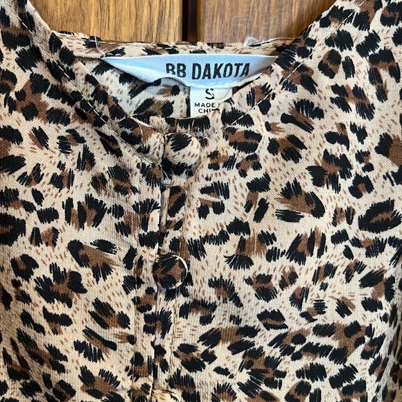 Leopard print summer button down tank - Picture 3 of 5